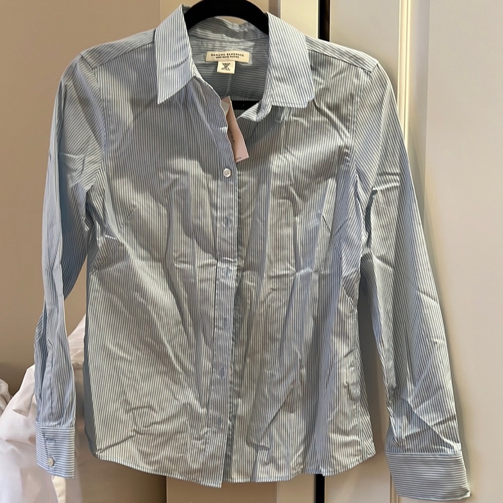 New Banana Republic Non-Iron Fitted stretch petite collared shirt, with tags